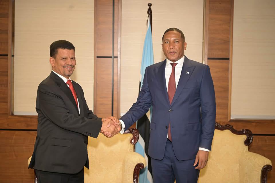 الرئيس البوتسواني يستقبل المبعوث الخاص للرئيس الصحراوي ويجدد دعم بلاده لحق الشعب الصحراوي في تقرير المصير