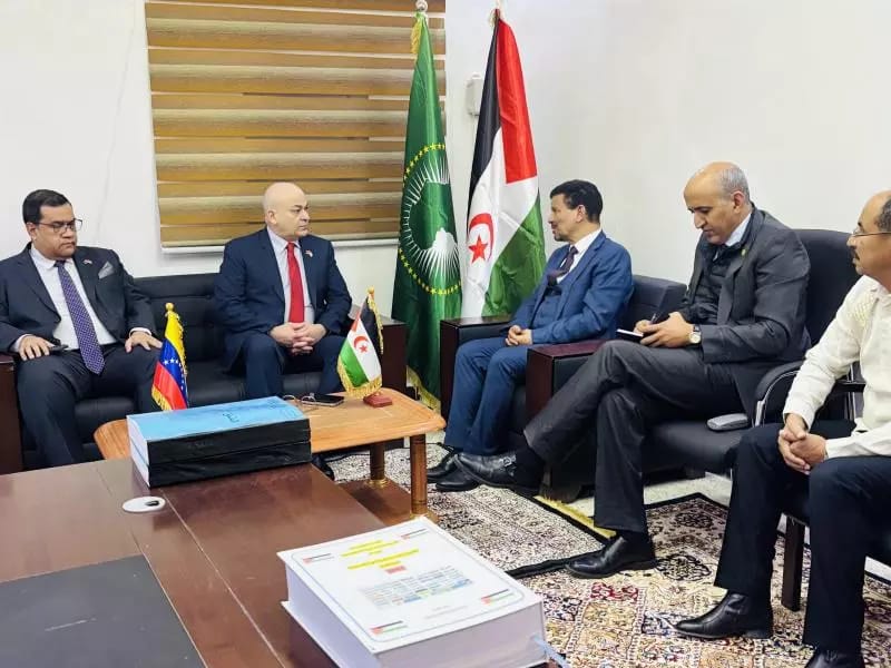 وزير الخارجية والشؤون الأفريقية يستقبل السفير الفنزويلي الجديد لدى الجمهورية الصحراوية